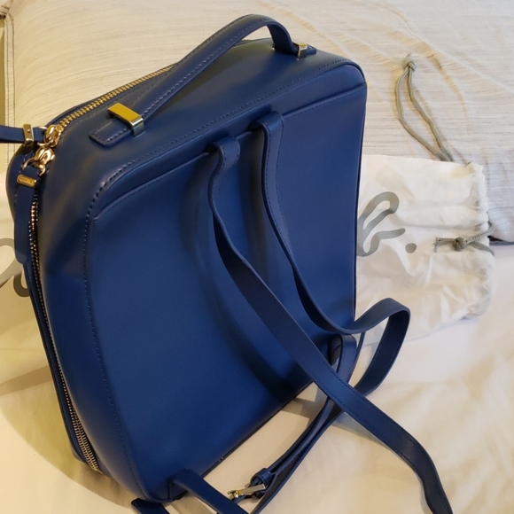 Agnes B Leather Backpack with Adjustable Straps - Picture 4 of 7